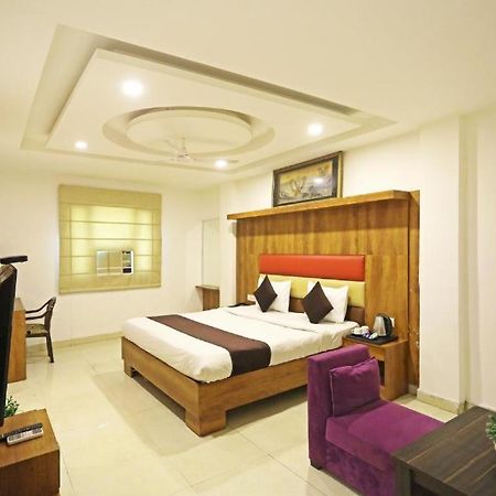 Hotel Urban Luxury Ню Делхи Екстериор снимка