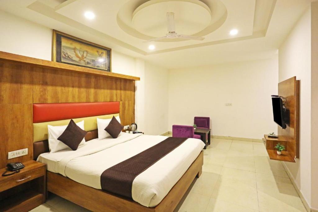 Hotel Urban Luxury Ню Делхи Екстериор снимка